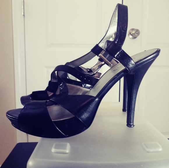 Guess Women's Black Heels - Picture 6 of 14